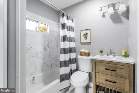 Bath - 5528 Plainfield Ave, Baltimore, MD 21206 photo 1 of 2