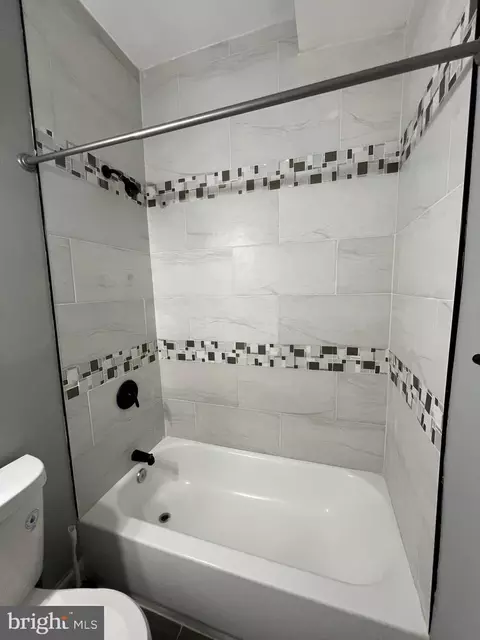 Bath - 1719 N Monroe St, Baltimore, MD 21217 photo 2 of 7