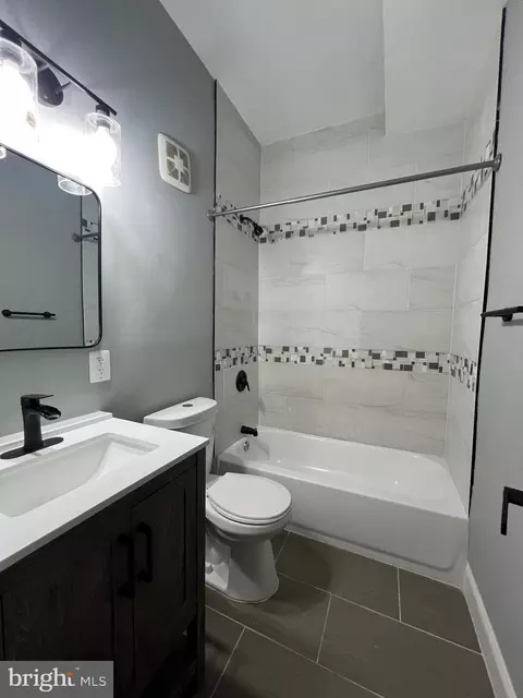 Bath - 1719 N Monroe St, Baltimore, MD 21217 photo 1 of 7