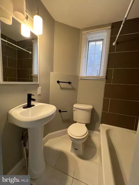 Bath - 1719 N Monroe St, Baltimore, MD 21217 photo 4 of 7
