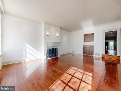 Living - 228 Warren Ave, Baltimore, MD 21230 photo 2 of 10