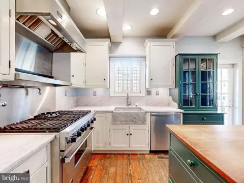 Kitchen - 228 Warren Ave, Baltimore, MD 21230 photo 4 of 9