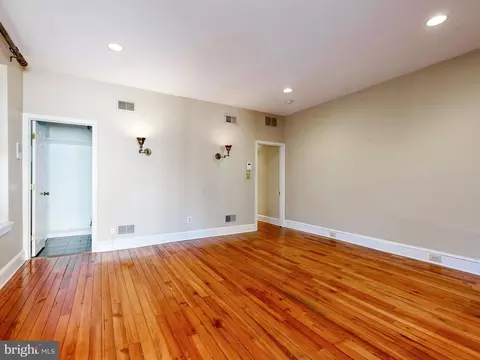 Living - 228 Warren Ave, Baltimore, MD 21230 photo 8 of 10