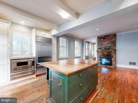 Kitchen - 228 Warren Ave, Baltimore, MD 21230 photo 7 of 9