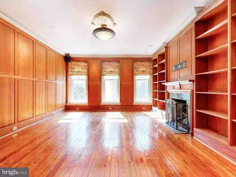 Living - 228 Warren Ave, Baltimore, MD 21230 photo 6 of 10