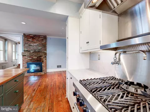 Kitchen - 228 Warren Ave, Baltimore, MD 21230 photo 5 of 9