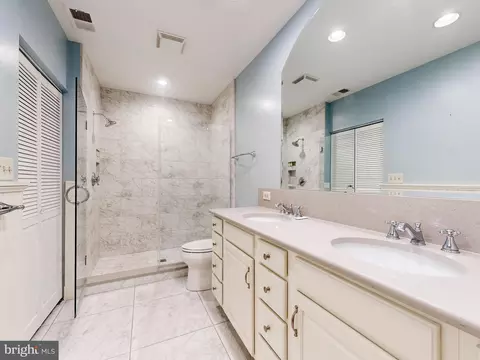 Bath - 228 Warren Ave, Baltimore, MD 21230 photo 2 of 4
