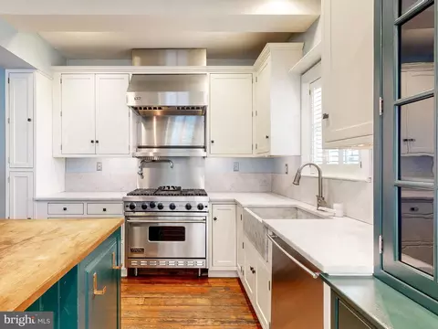 Kitchen - 228 Warren Ave, Baltimore, MD 21230 photo 6 of 9