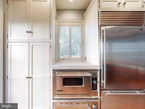Kitchen - 228 Warren Ave, Baltimore, MD 21230 photo 8 of 9
