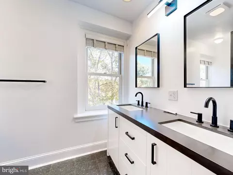 Bath - 228 Warren Ave, Baltimore, MD 21230 photo 3 of 4