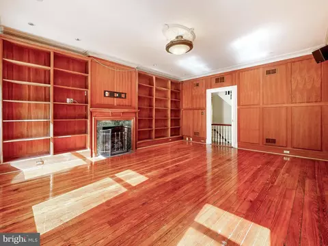 Living - 228 Warren Ave, Baltimore, MD 21230 photo 7 of 10