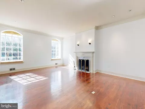 Living - 228 Warren Ave, Baltimore, MD 21230 photo 1 of 10