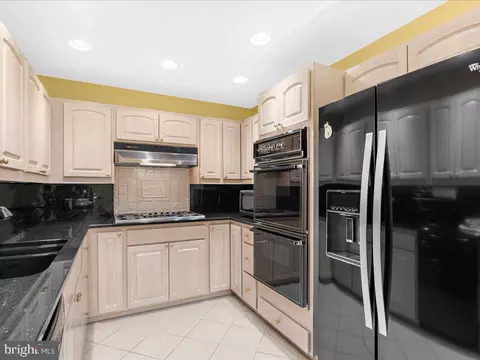 Kitchen - 10 E Lee St #2408, Baltimore, MD 21202 photo 2 of 3