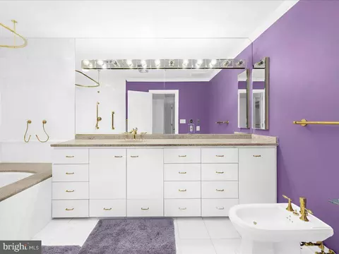 Bath - 10 E Lee St #2408, Baltimore, MD 21202 photo 3 of 5