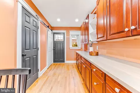 Entry Way - 15 E Barney St, Baltimore, MD 21230 photo 3 of 6