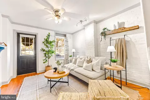 Entry Way - 15 E Barney St, Baltimore, MD 21230 photo 1 of 6