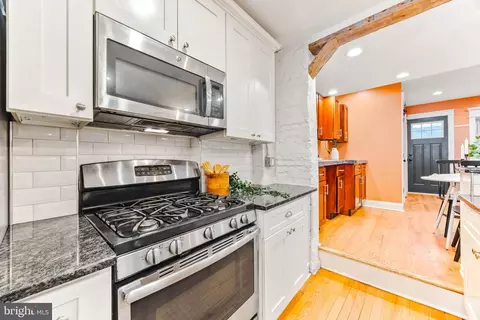 Kitchen - 15 E Barney St, Baltimore, MD 21230 photo 3 of 4