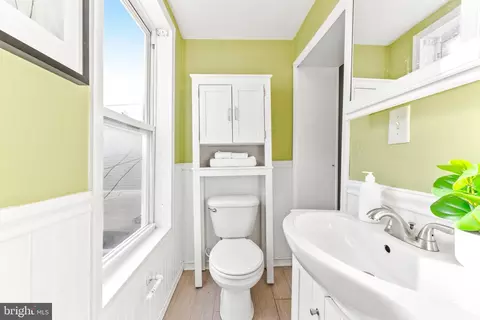 Bath - 15 E Barney St, Baltimore, MD 21230 photo 3 of 3