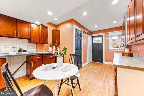 Entry Way - 15 E Barney St, Baltimore, MD 21230 photo 2 of 6