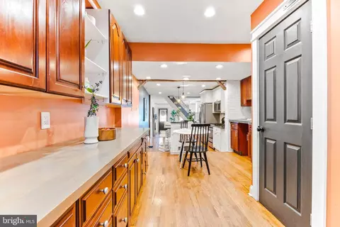 Entry Way - 15 E Barney St, Baltimore, MD 21230 photo 4 of 6