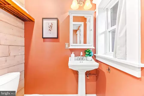 Bath - 15 E Barney St, Baltimore, MD 21230 photo 1 of 3