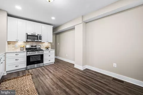 Entry Way - 804 Union Ave, Baltimore, MD 21211 photo 3 of 6