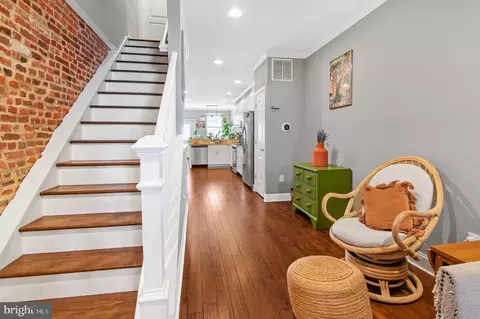 Entry Way - 3303 Odonnell St, Baltimore, MD 21224 photo 3 of 7