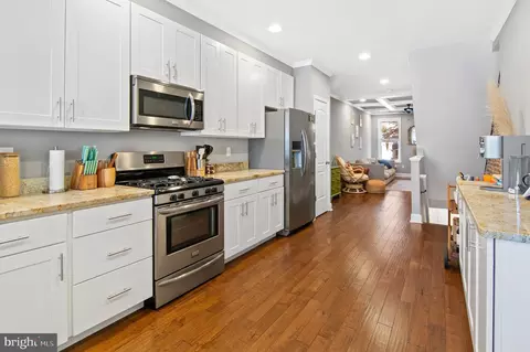 Entry Way - 3303 Odonnell St, Baltimore, MD 21224 photo 6 of 7