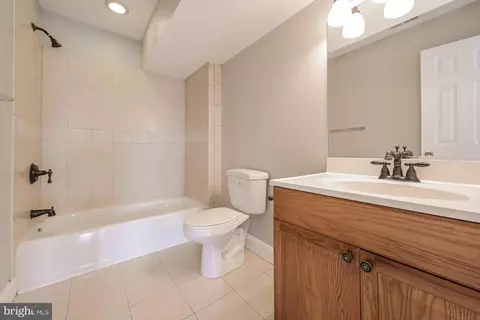 Bath - 912 S Decker Ave, Baltimore, MD 21224 photo 2 of 3