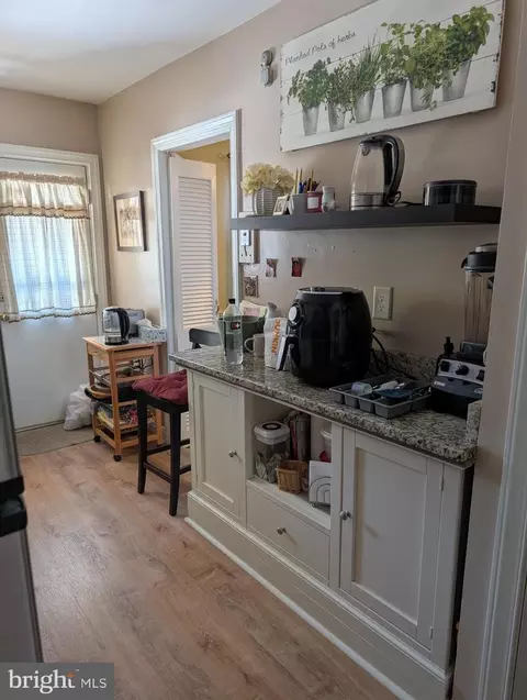 Entry Way - 3829 Rexmere Rd, Baltimore, MD 21218 photo 2 of 3