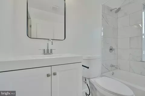 Bath - 706 Springfield Ave, Baltimore, MD 21212 photo 5 of 7