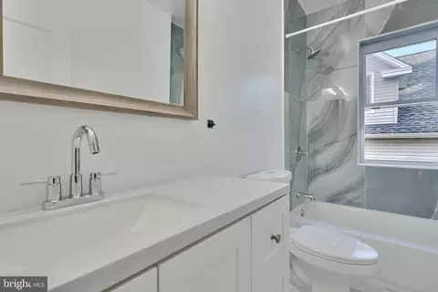 Bath - 706 Springfield Ave, Baltimore, MD 21212 photo 2 of 7