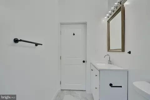 Bath - 706 Springfield Ave, Baltimore, MD 21212 photo 4 of 7