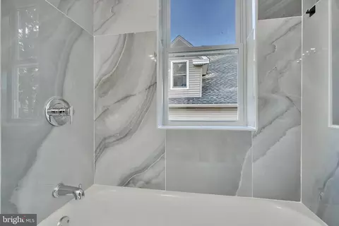 Bath - 706 Springfield Ave, Baltimore, MD 21212 photo 3 of 7