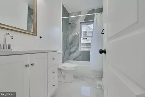 Entry Way - 706 Springfield Ave, Baltimore, MD 21212 photo 7 of 12