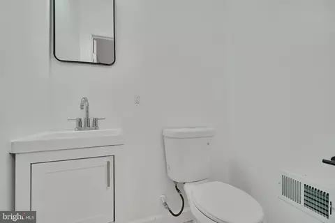 Bath - 706 Springfield Ave, Baltimore, MD 21212 photo 1 of 7