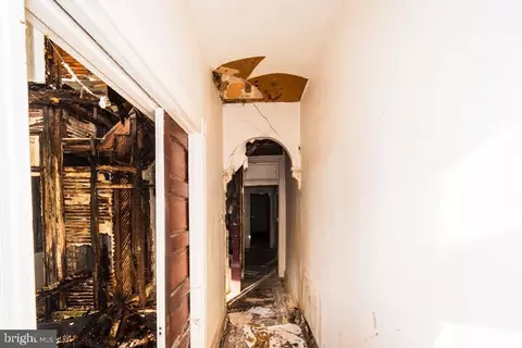 Entry Way - 1806 N Mount St, Baltimore, MD 21217 photo 1 of 8
