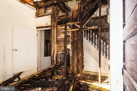 Entry Way - 1806 N Mount St, Baltimore, MD 21217 photo 5 of 8