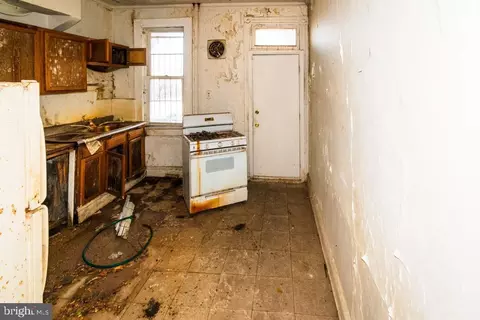 Entry Way - 1806 N Mount St, Baltimore, MD 21217 photo 7 of 8