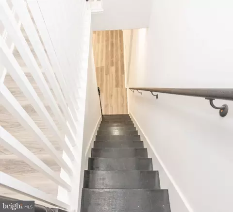 Entry Way - 3026 E Monument St, Baltimore, MD 21205 photo 13 of 17
