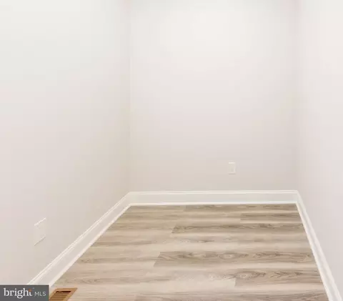 Entry Way - 3026 E Monument St, Baltimore, MD 21205 photo 11 of 17