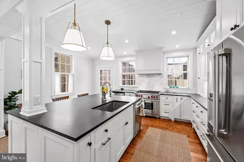 Kitchen - 2112 E Pratt St, Baltimore, MD 21231 photo 6 of 9