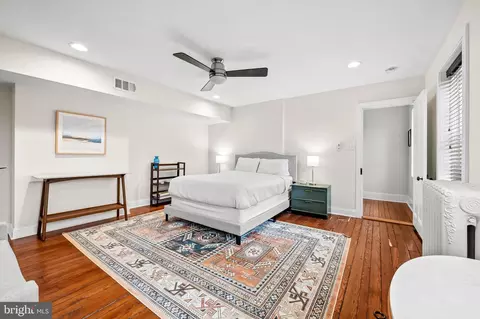 Bedroom - 2112 E Pratt St, Baltimore, MD 21231 photo 4 of 8