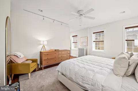 Bedroom - 2112 E Pratt St, Baltimore, MD 21231 photo 3 of 8
