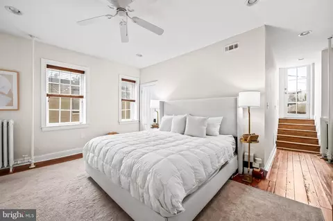 Bedroom - 2112 E Pratt St, Baltimore, MD 21231 photo 2 of 8