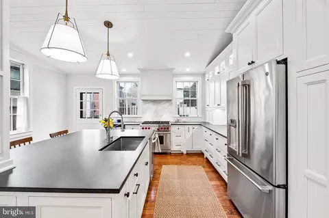 Kitchen - 2112 E Pratt St, Baltimore, MD 21231 photo 5 of 9