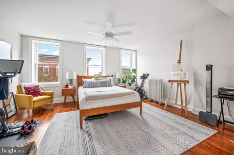 Bedroom - 2112 E Pratt St, Baltimore, MD 21231 photo 7 of 8