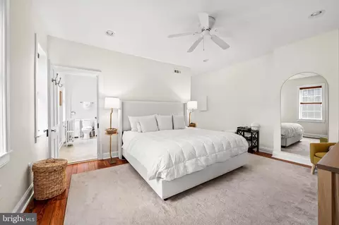 Bedroom - 2112 E Pratt St, Baltimore, MD 21231 photo 1 of 8
