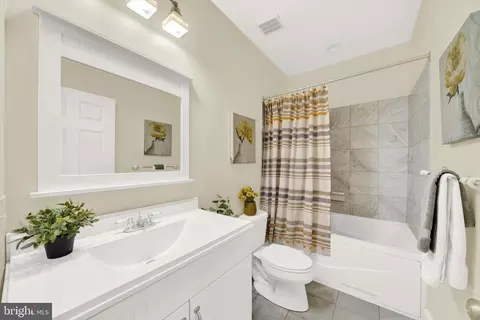 Bath - 3030 Odonnell St, Baltimore, MD 21224 photo 2 of 4