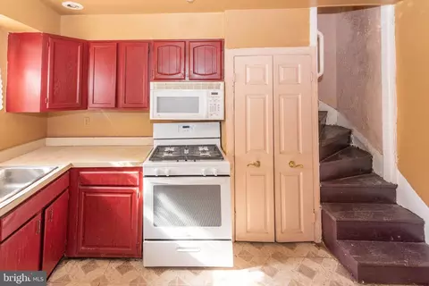 Entry Way - 877 Lemmon St, Baltimore, MD 21201 photo 3 of 7